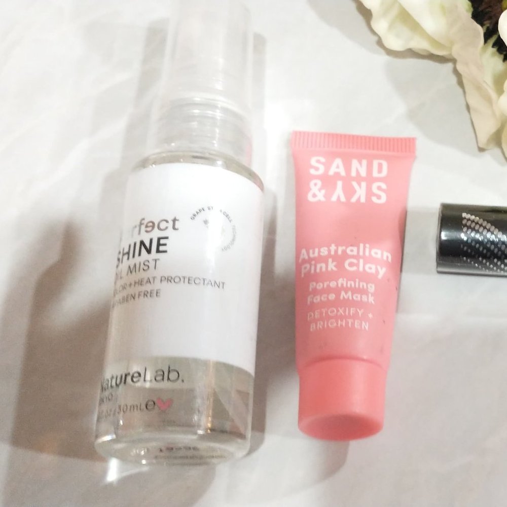 3 item beauty lot (lise watier mascara)